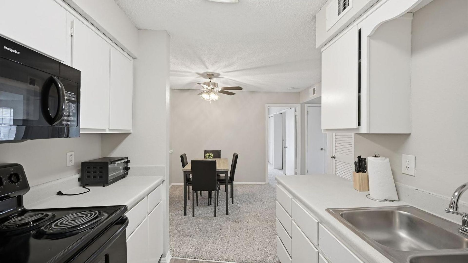 Charming With Fireplace & Dining Area Apartment *