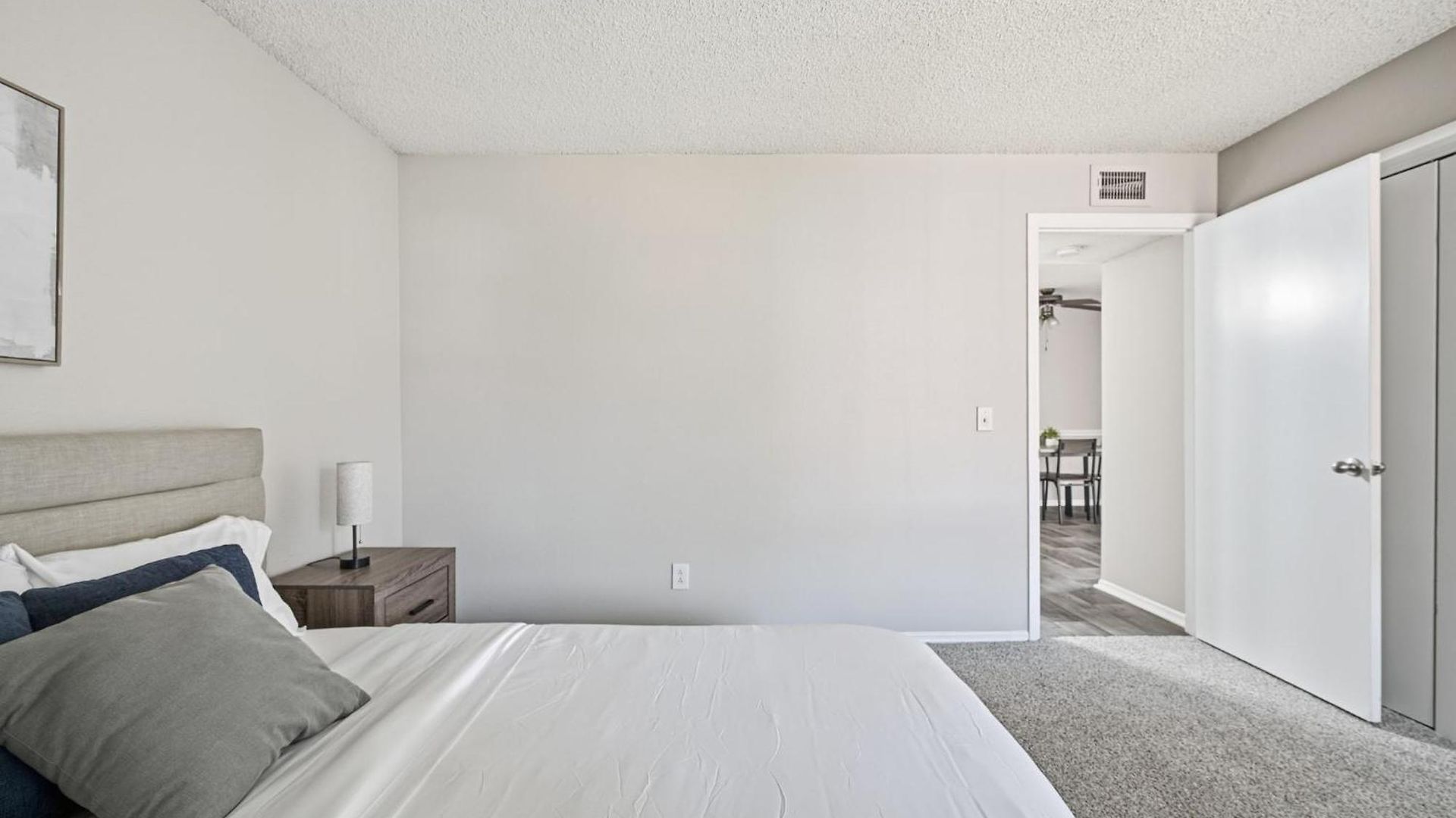 Apartment Comfortable Layout With Fireplace And Dining Area *