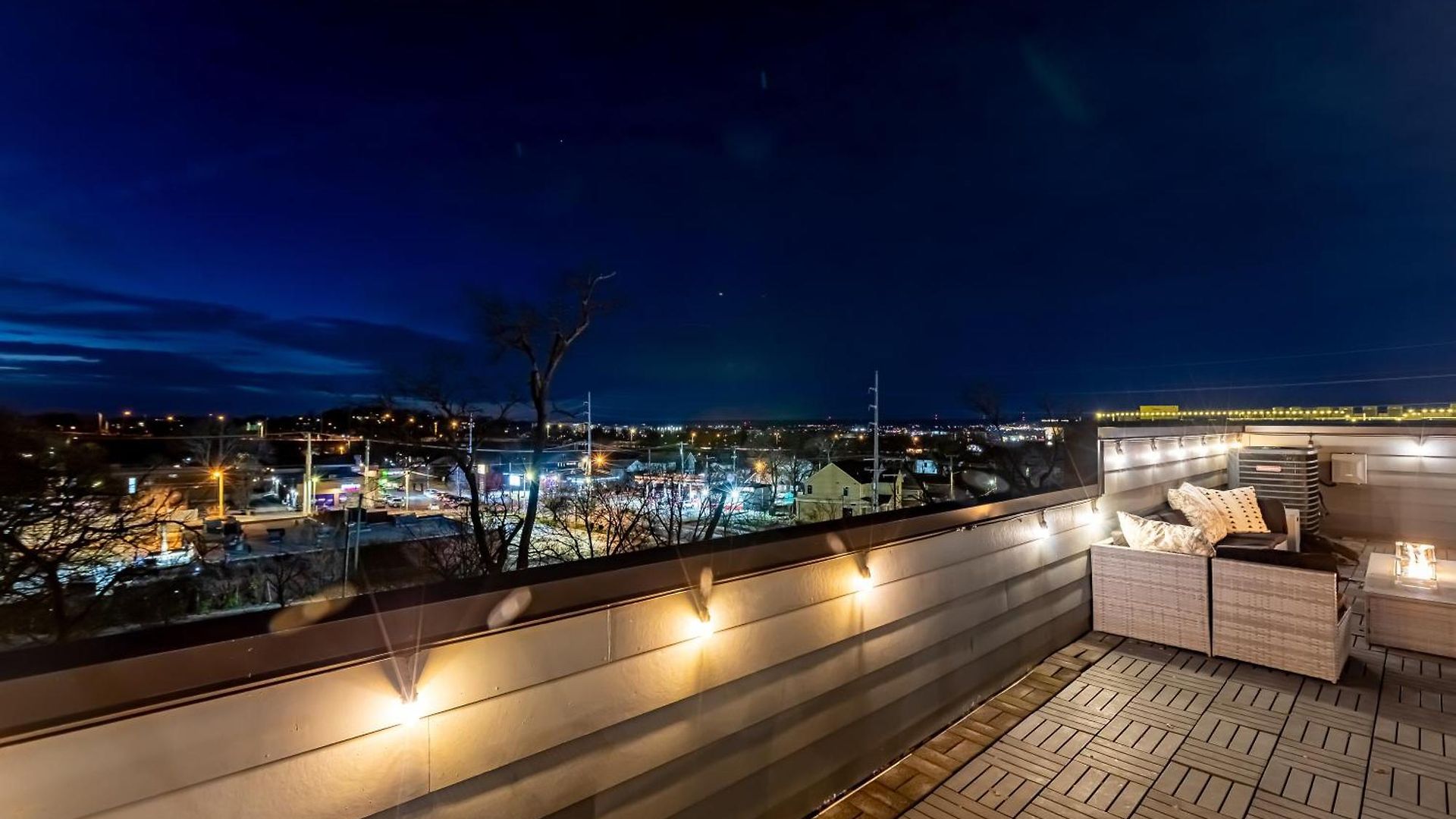 Apartment Modern Luxe Townhome With Rooftop Cinema *