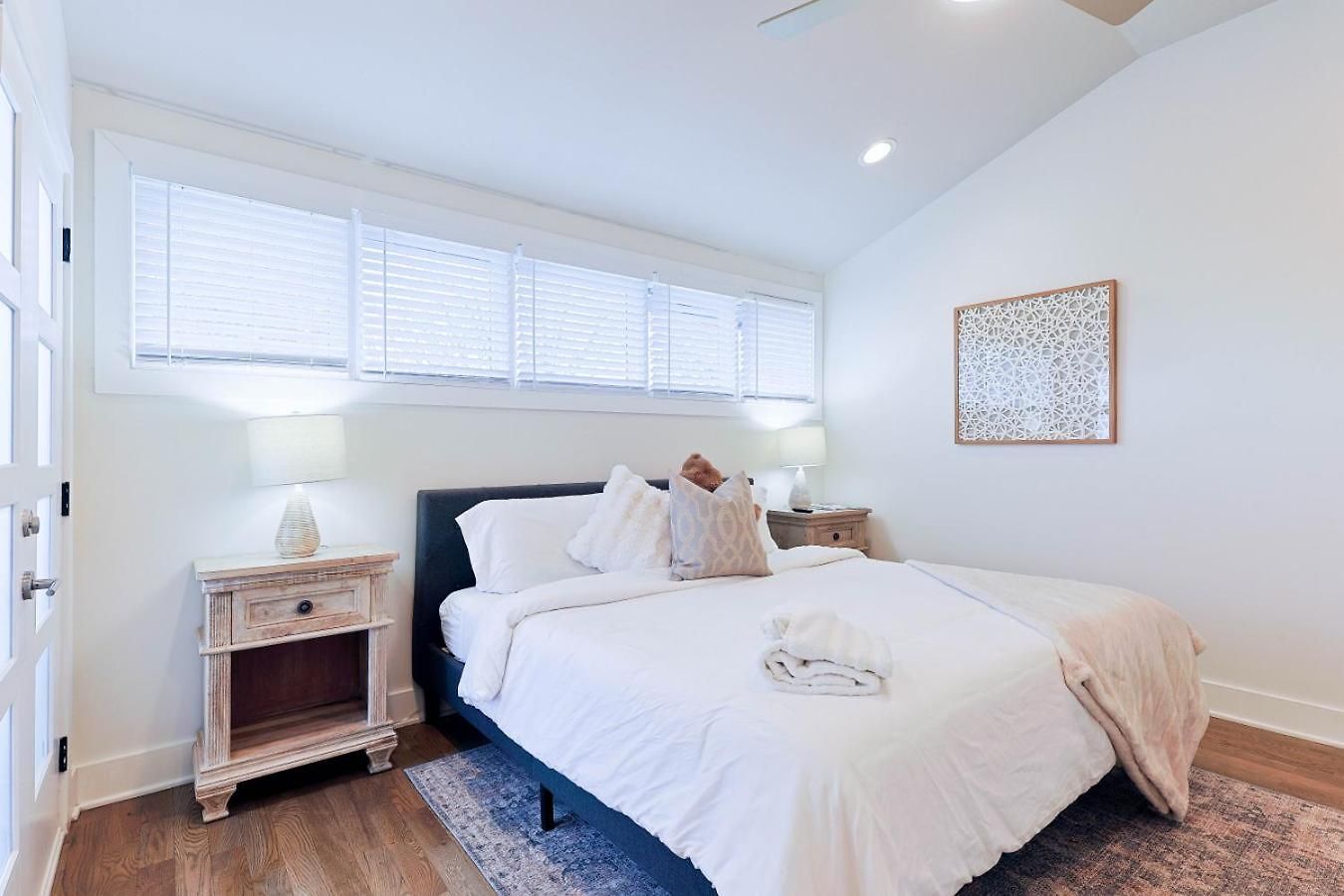 Apartment Stylish Brand-new Townhome Near Hotspots *