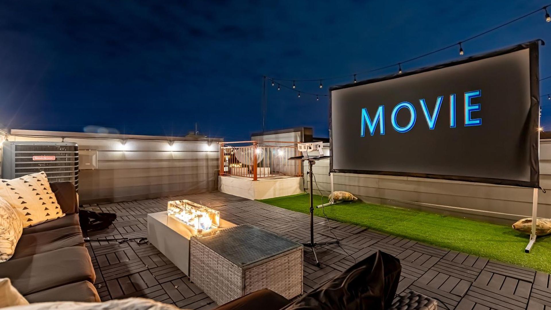 Modern Luxe Townhome With Rooftop Cinema * Nashville