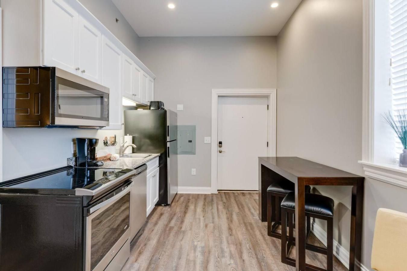Apartment Updated 1br In East Nash-historic Church Building