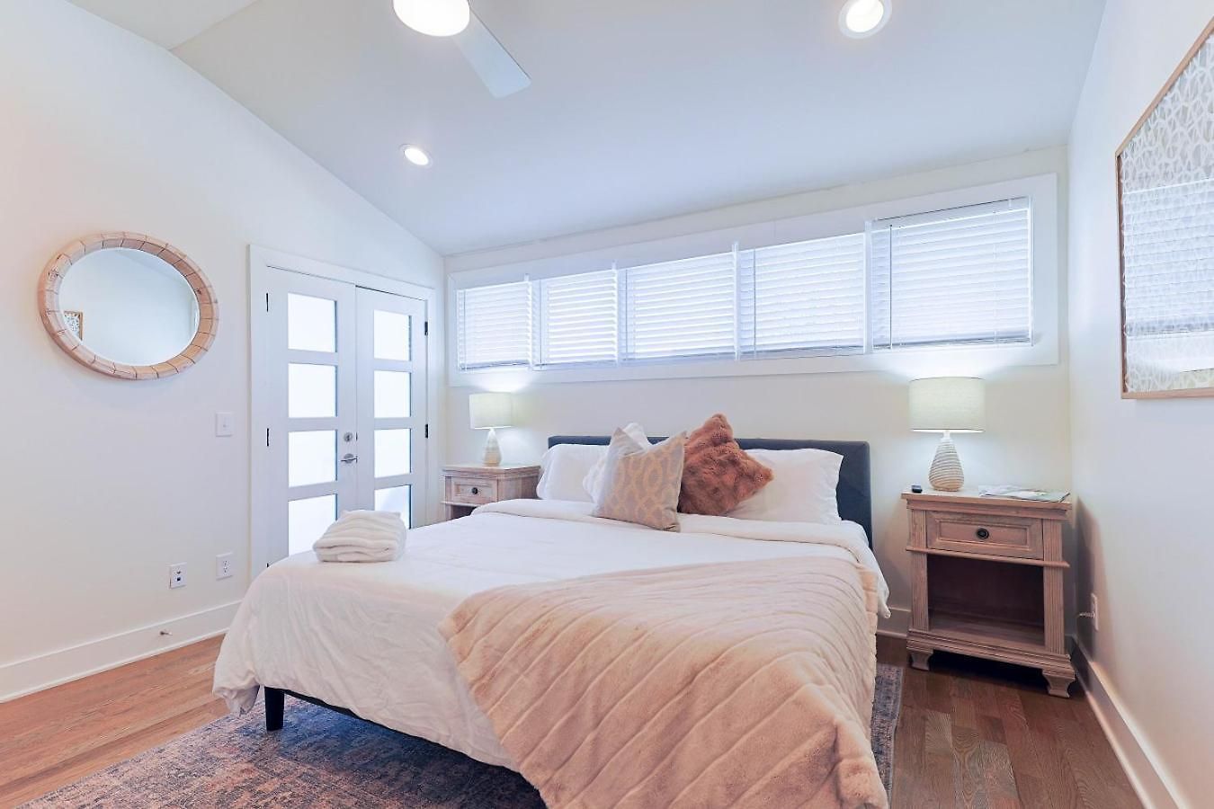 Stylish Brand-new Townhome Near Hotspots Apartment