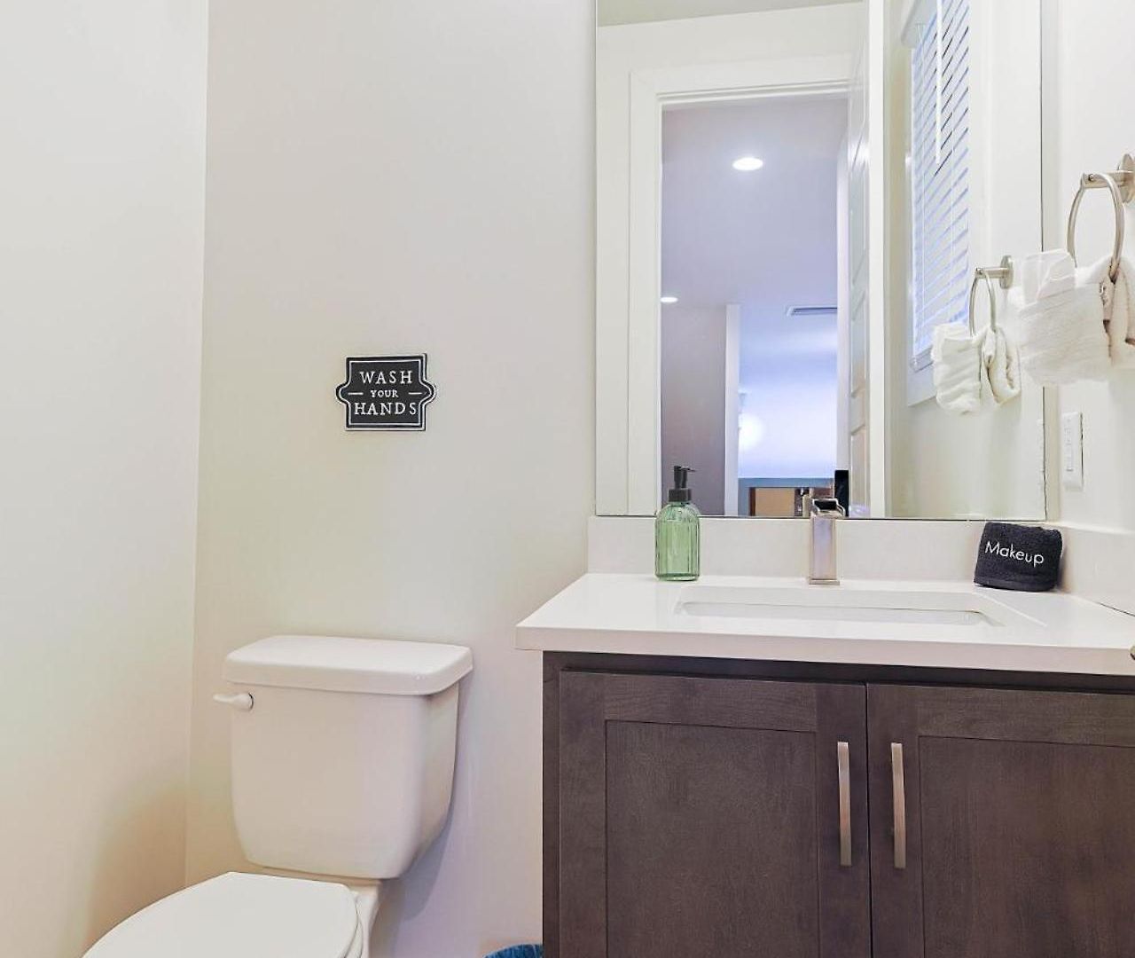 Apartment New Hidden Gem, Luxury Kitchen, 5 Min To Broadway Nashville