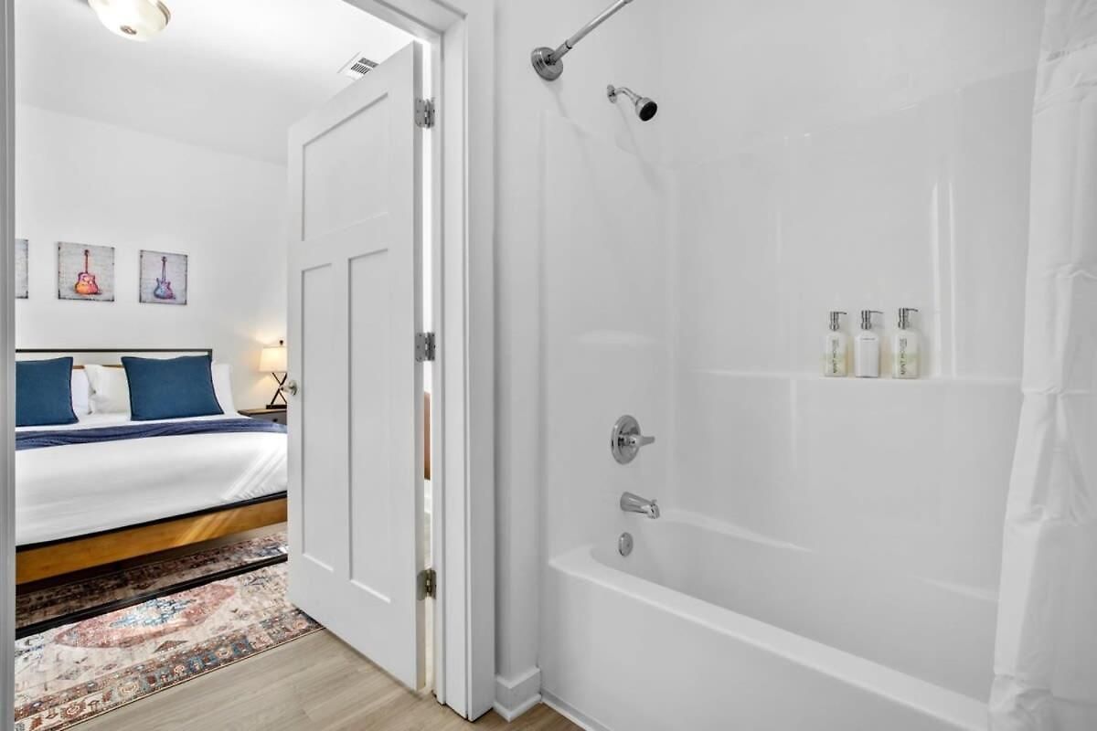 Apartment Two Cozysuites Music Row In