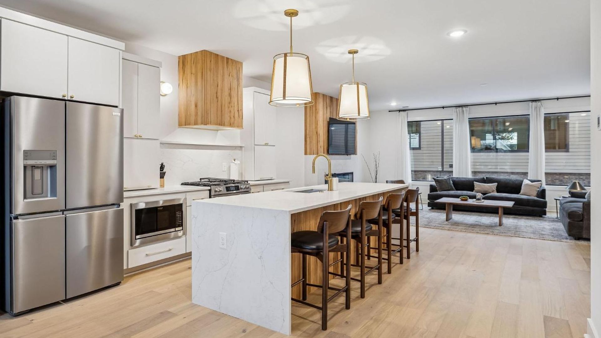 New Modern Escape With Rooftop Hot Tub * Nashville