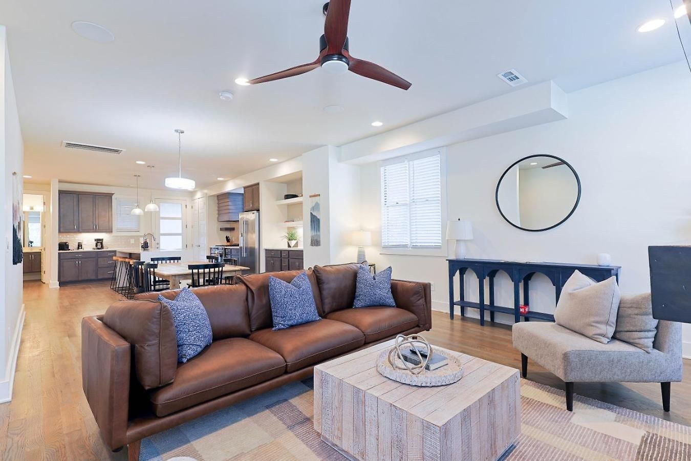 New Hidden Gem, Luxury Kitchen, 5 Min To Broadway Apartment *