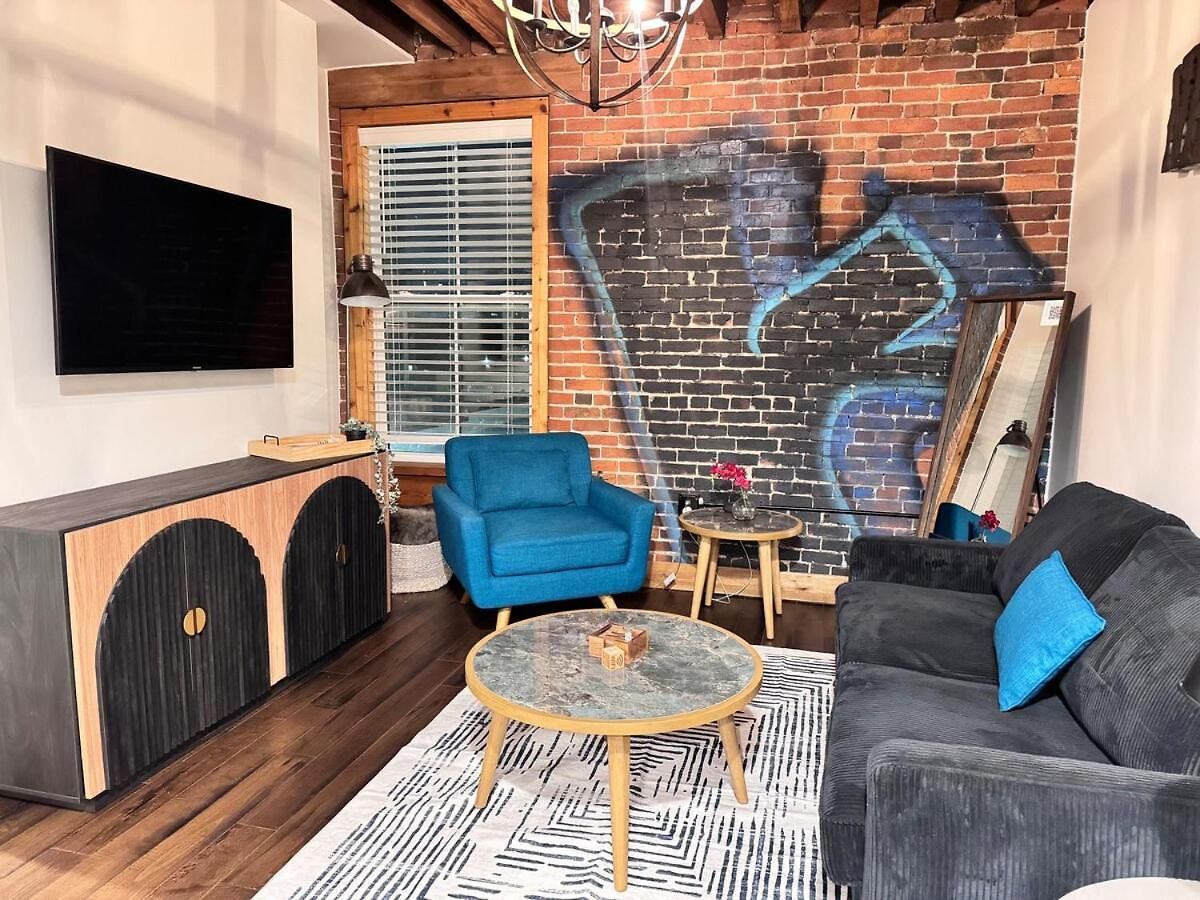 Apartment The 1865 Experience With Speakeasy, Pool & Parking