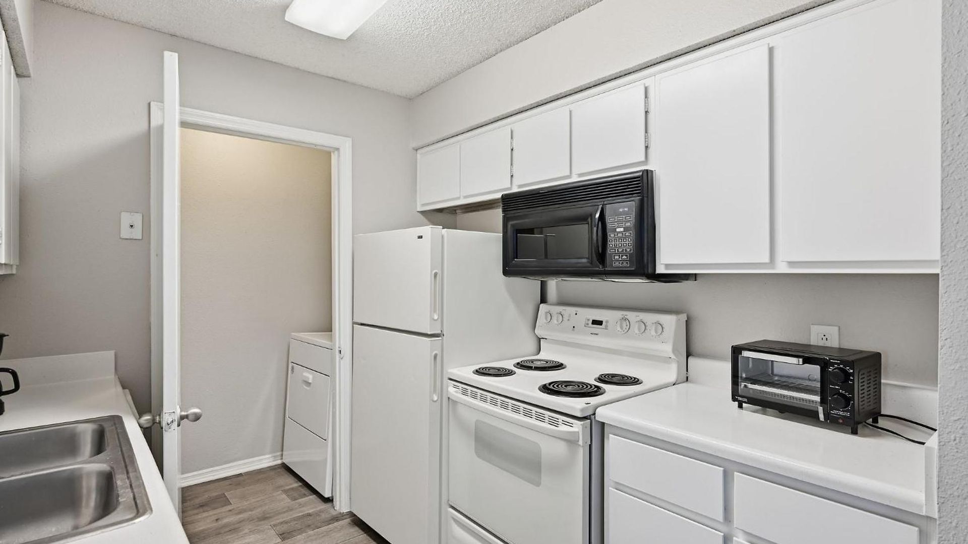 Comfortable Layout With Fireplace And Dining Area * Nashville