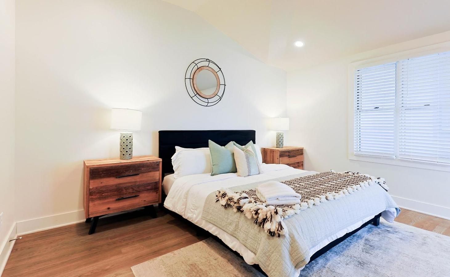 New Hidden Gem, Luxury Kitchen, 5 Min To Broadway Apartment *