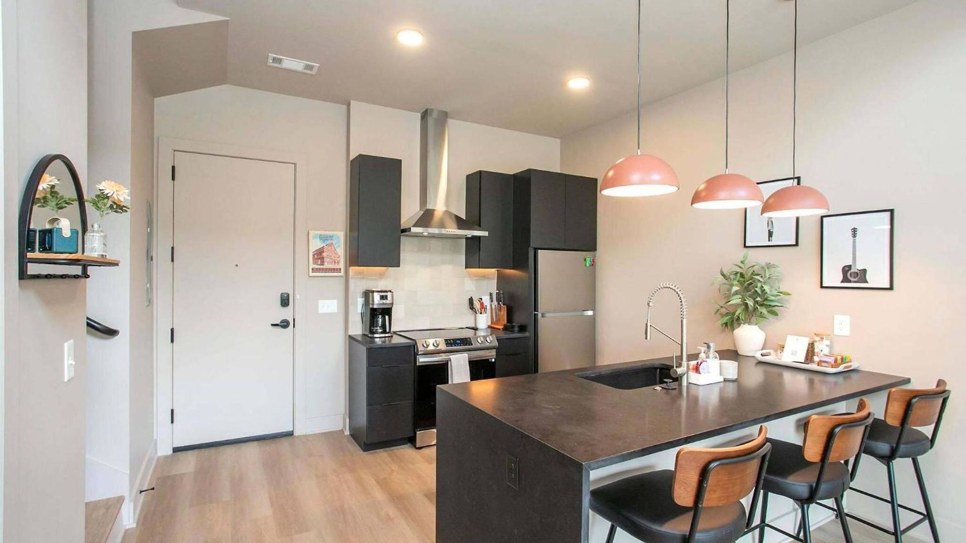 Apartment 2 Bedroom + Loft Condo, Coffee Shop In Building