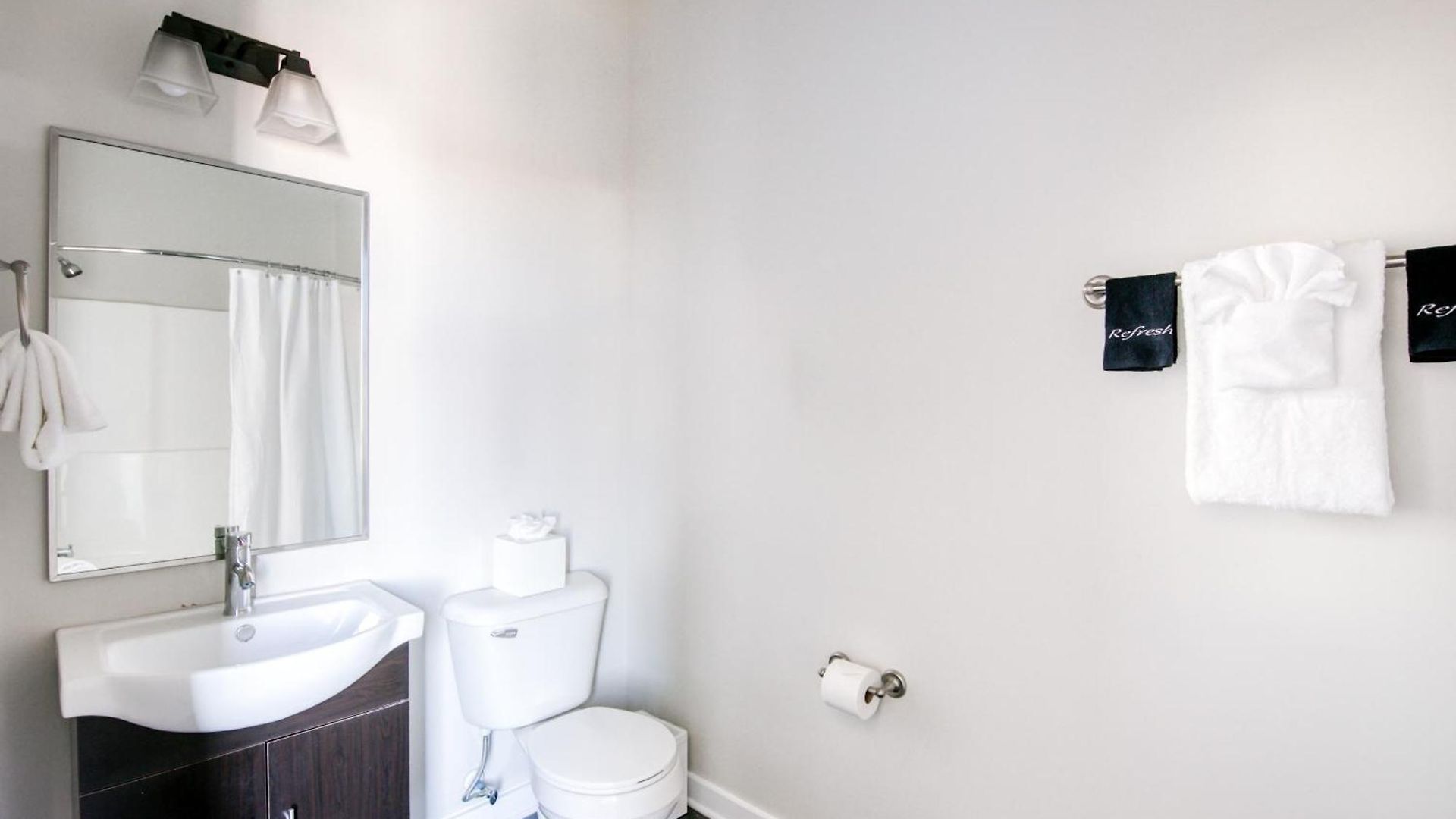Two Cozysuites Music Row Lovely In Apartment