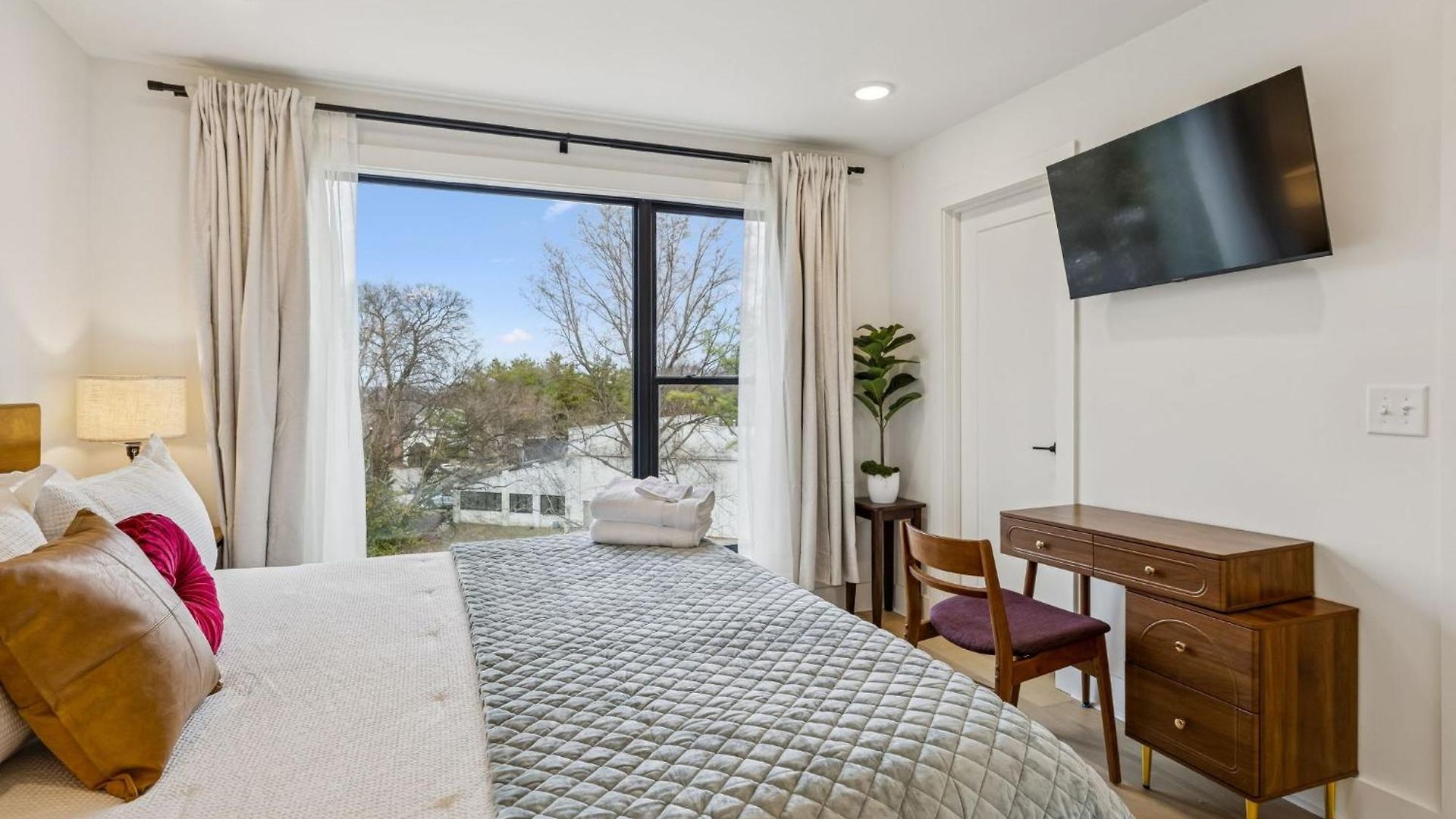 Apartment 3br Townhome Rooftop Views Hot Tub & Fireplace *