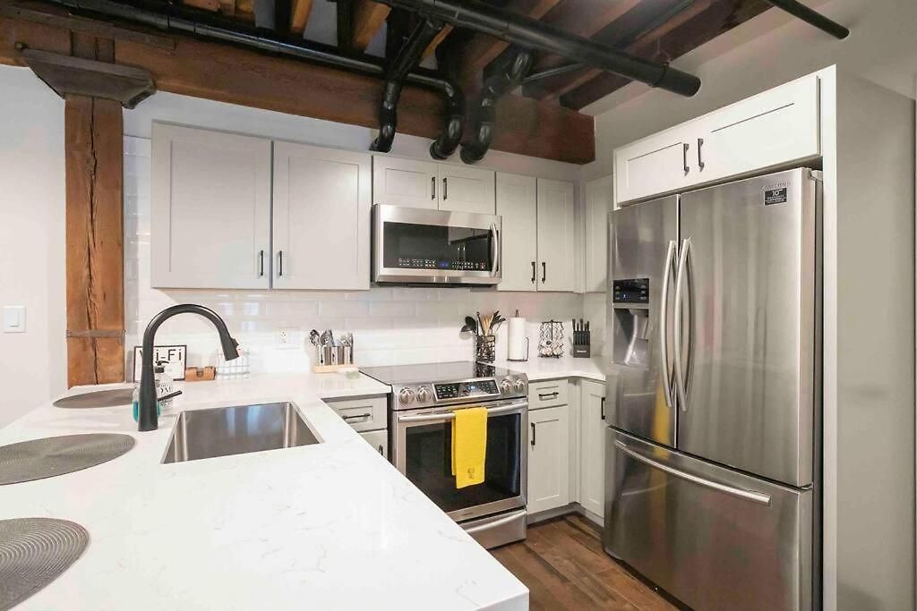 The 1865 Experience With Speakeasy, Pool & Parking Apartment Nashville