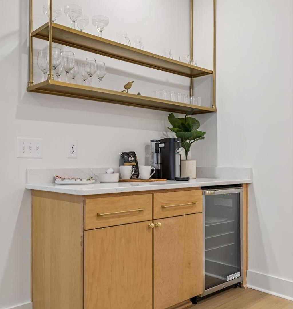 New Modern Escape With Rooftop Hot Tub Apartment *