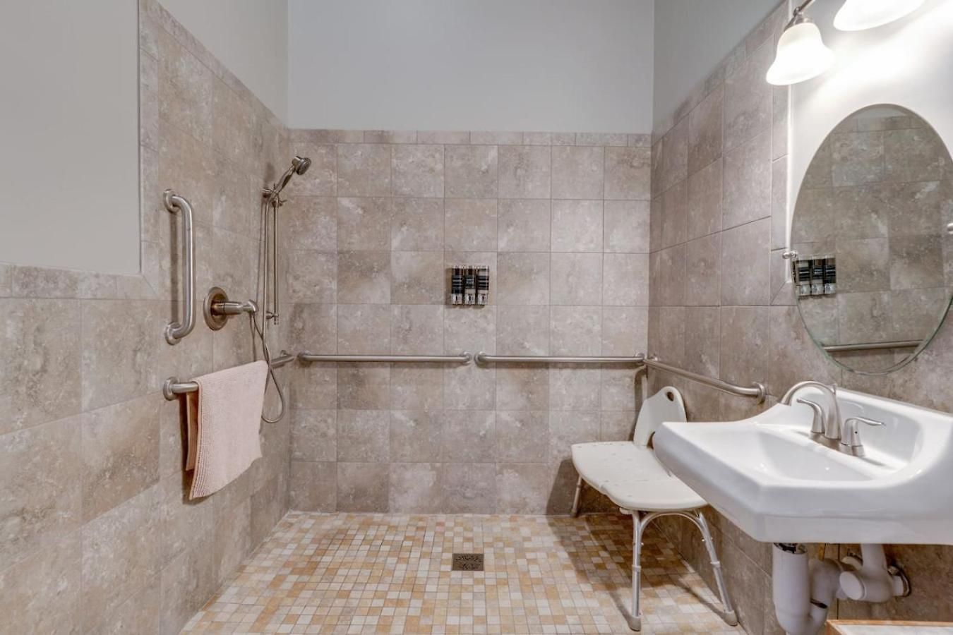 Updated 1br In East Nash-historic Church Building Apartment