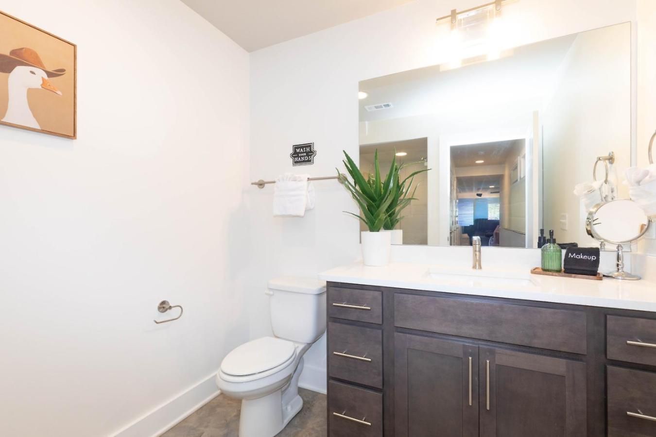 New Hidden Gem, Luxury Kitchen, 5 Min To Broadway Apartment Nashville