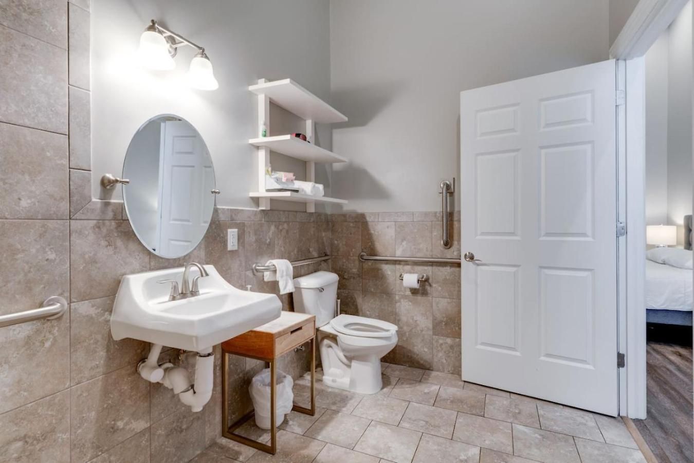 Updated 1br In East Nash-historic Church Building