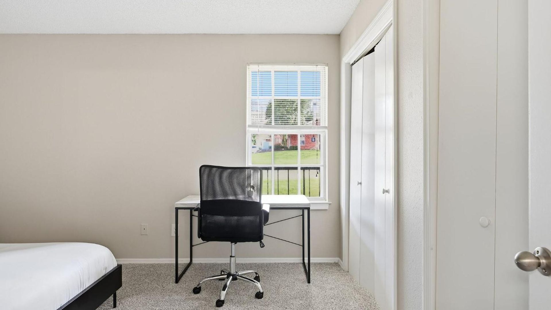 Comfortable Retreat With In-unit Washerdryer Apartment *