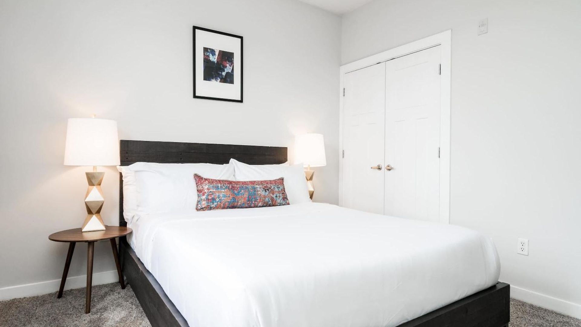 Two Cozysuites Music Row Lovely In Apartment *