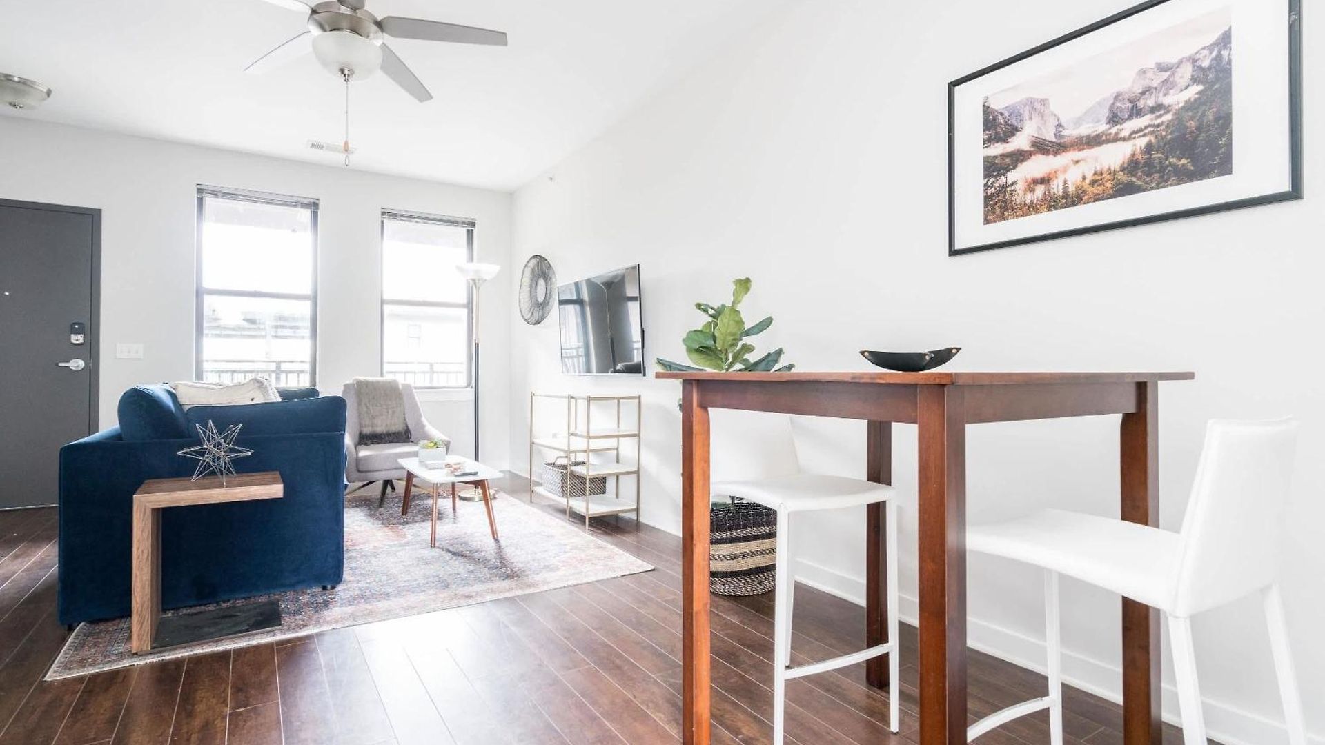 Two Cozysuites Music Row Chic In Apartment