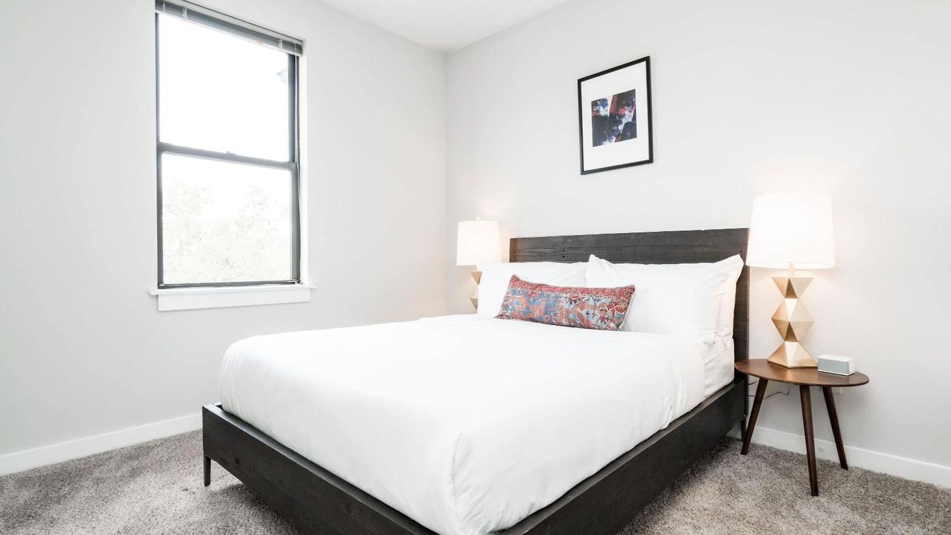 Two Cozysuites Music Row Lovely In