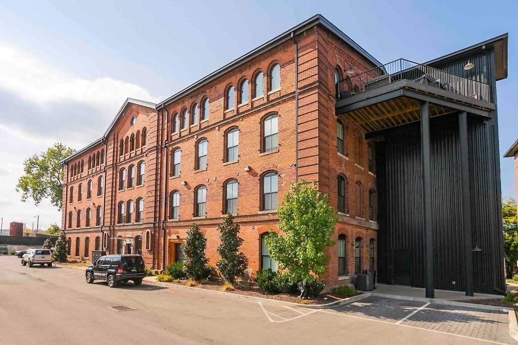 The 1865 Experience With Speakeasy, Pool & Parking Apartment Nashville