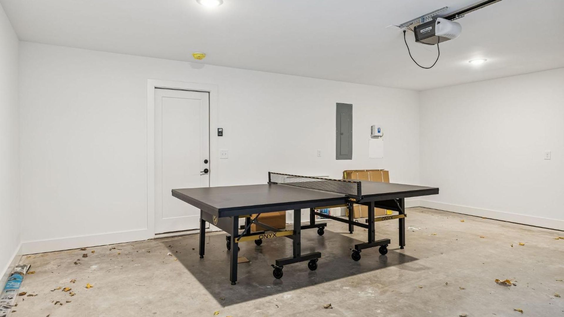 New Modern Escape With Rooftop Hot Tub Apartment *
