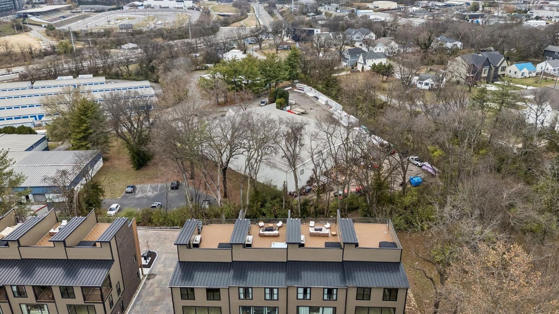 New Modern Escape With Rooftop Hot Tub