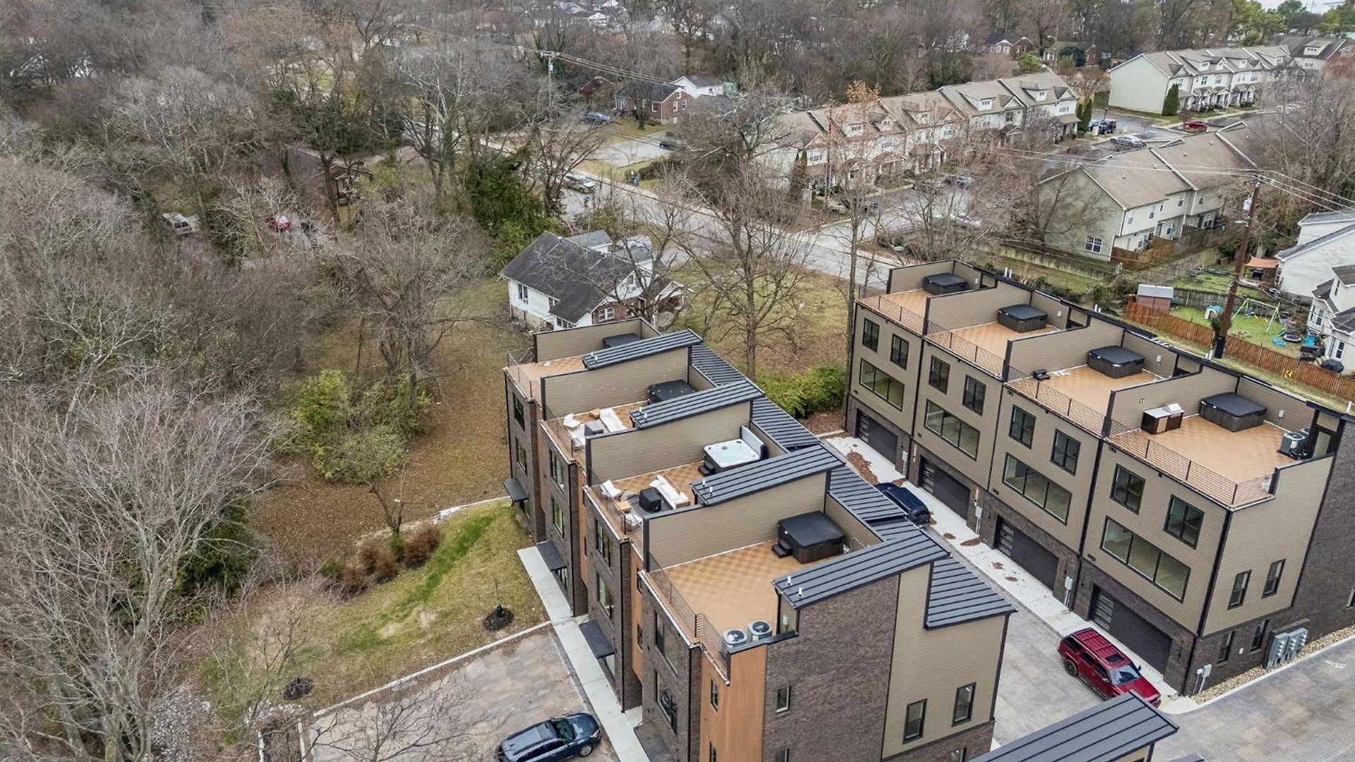 New Modern Escape With Rooftop Hot Tub Apartment