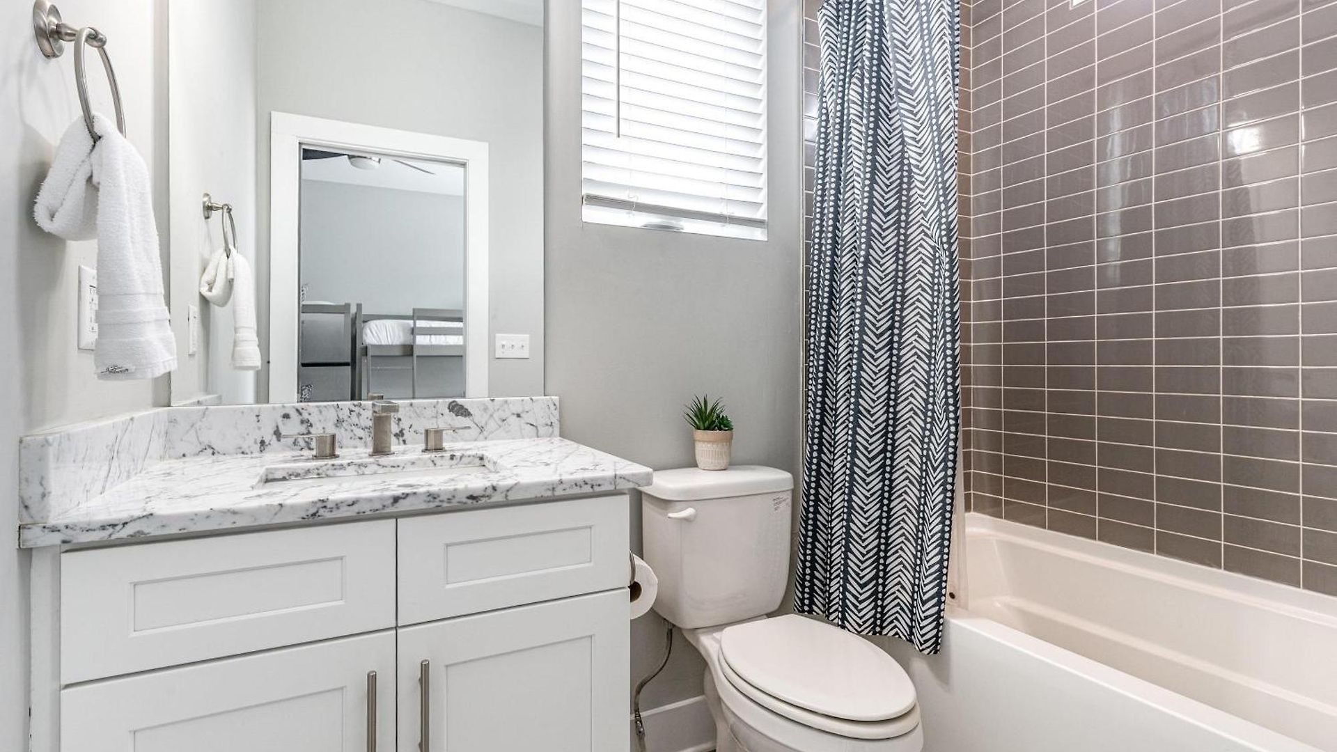 Holiday home Cypress - Private Rooftop Patio - Mins To Broadway