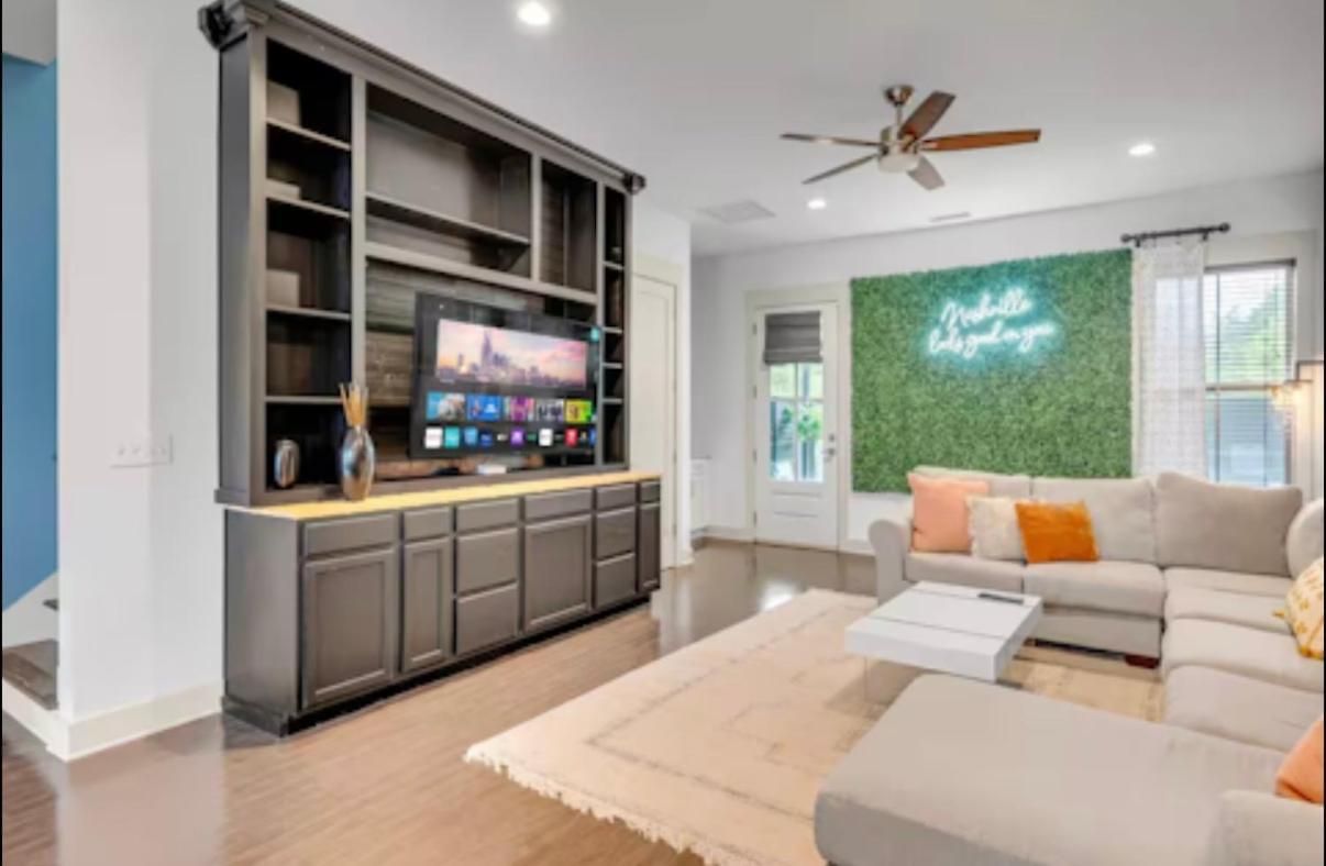 Holiday home Rooftop, Large Backyard, Fire Pit, Near Downtown Nashville
