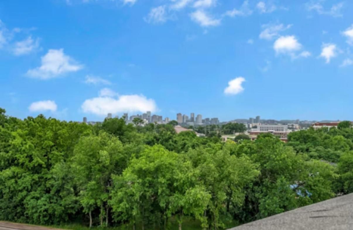 Rooftop, Large Backyard, Fire Pit, Near Downtown Nashville
