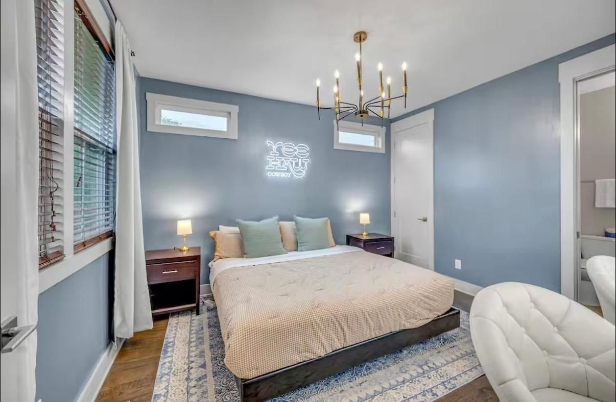 Rooftop, Large Backyard, Fire Pit, Near Downtown Holiday home *