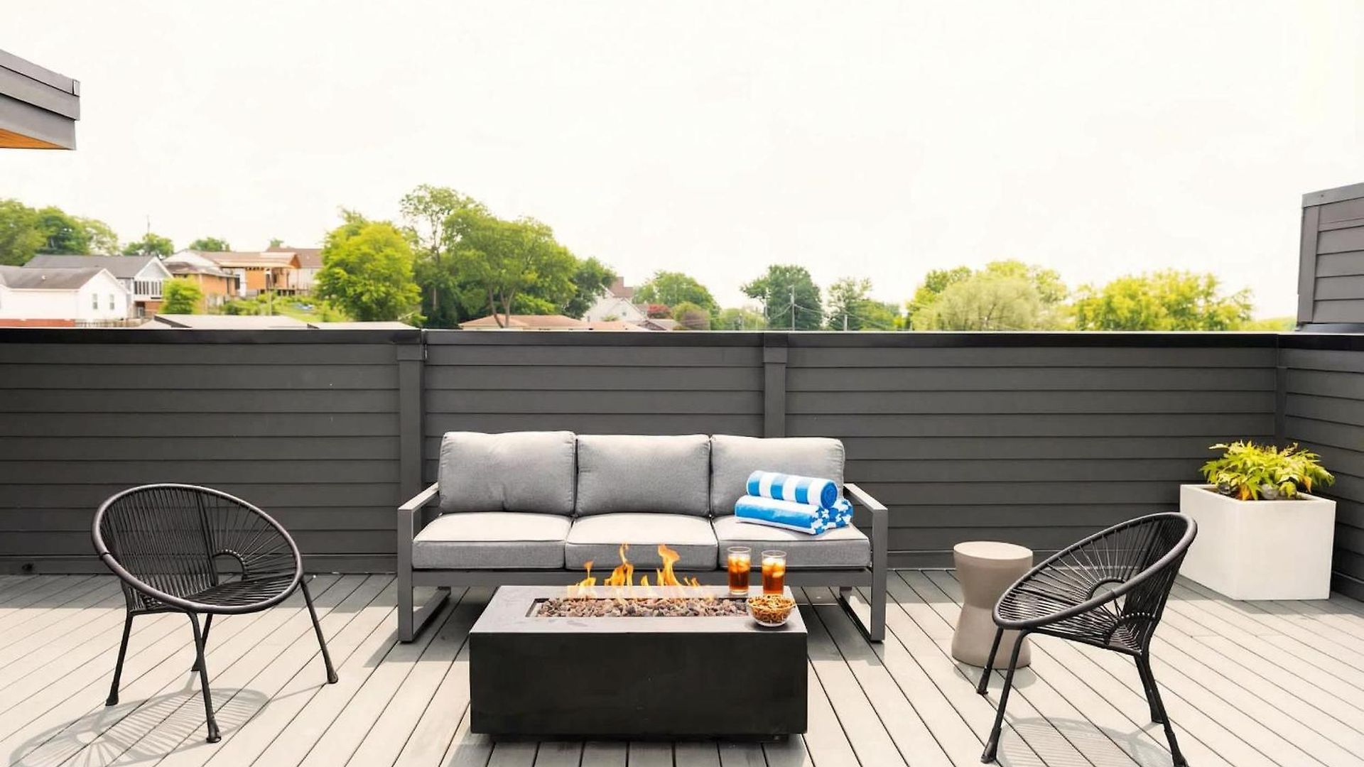 Dual Homes Rooftop Deck In Downtown Holiday home