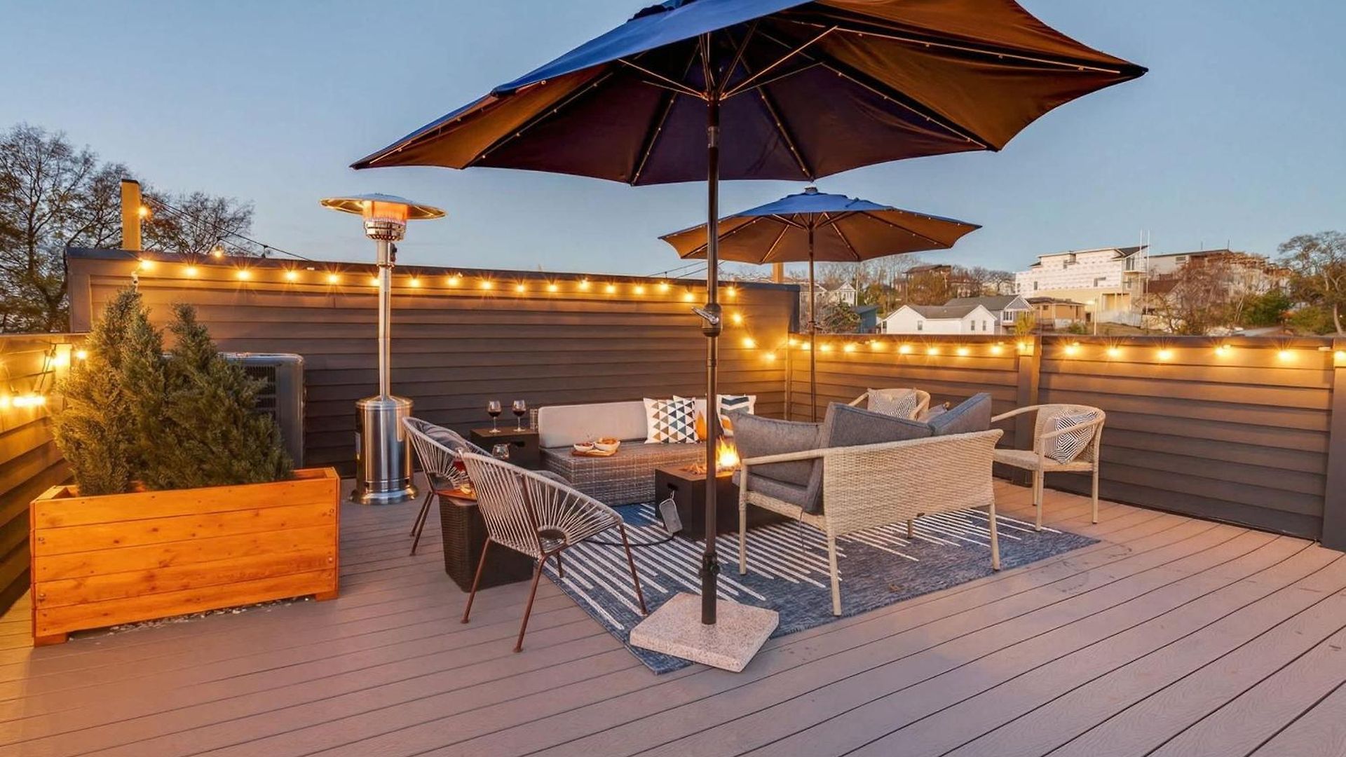 Dual Homes Rooftop Deck In Downtown *