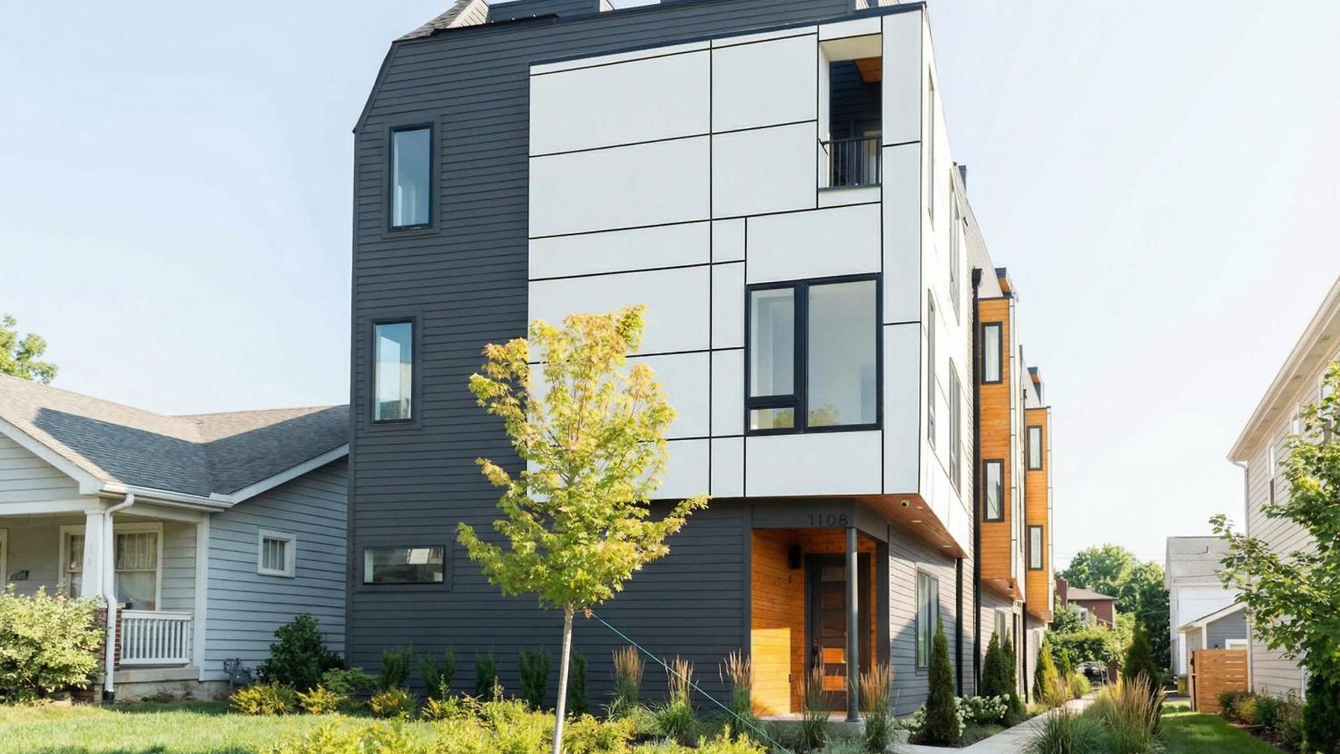 Dual Homes Rooftop Deck In Downtown *