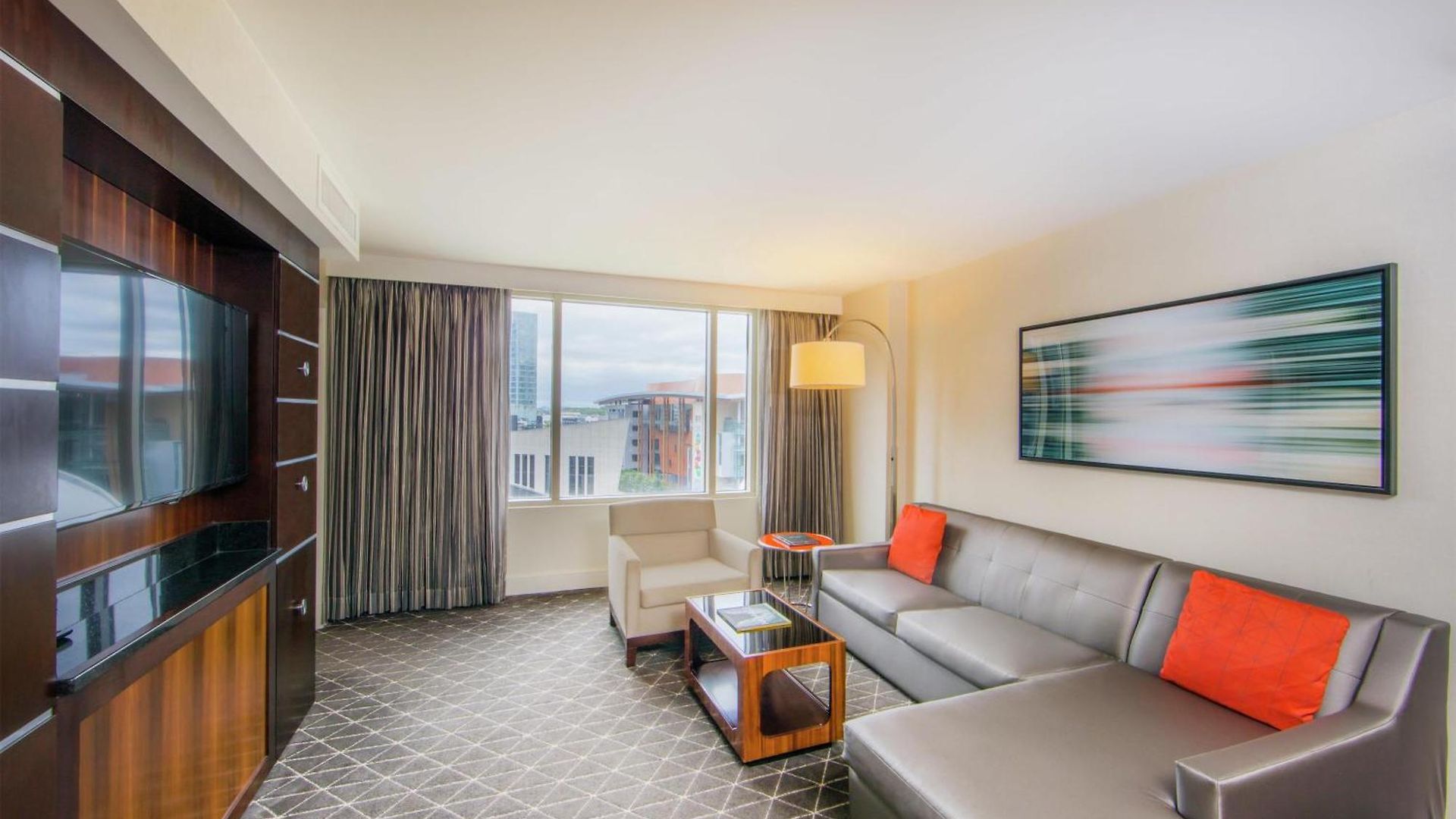 Hilton Downtown Hotel 4*