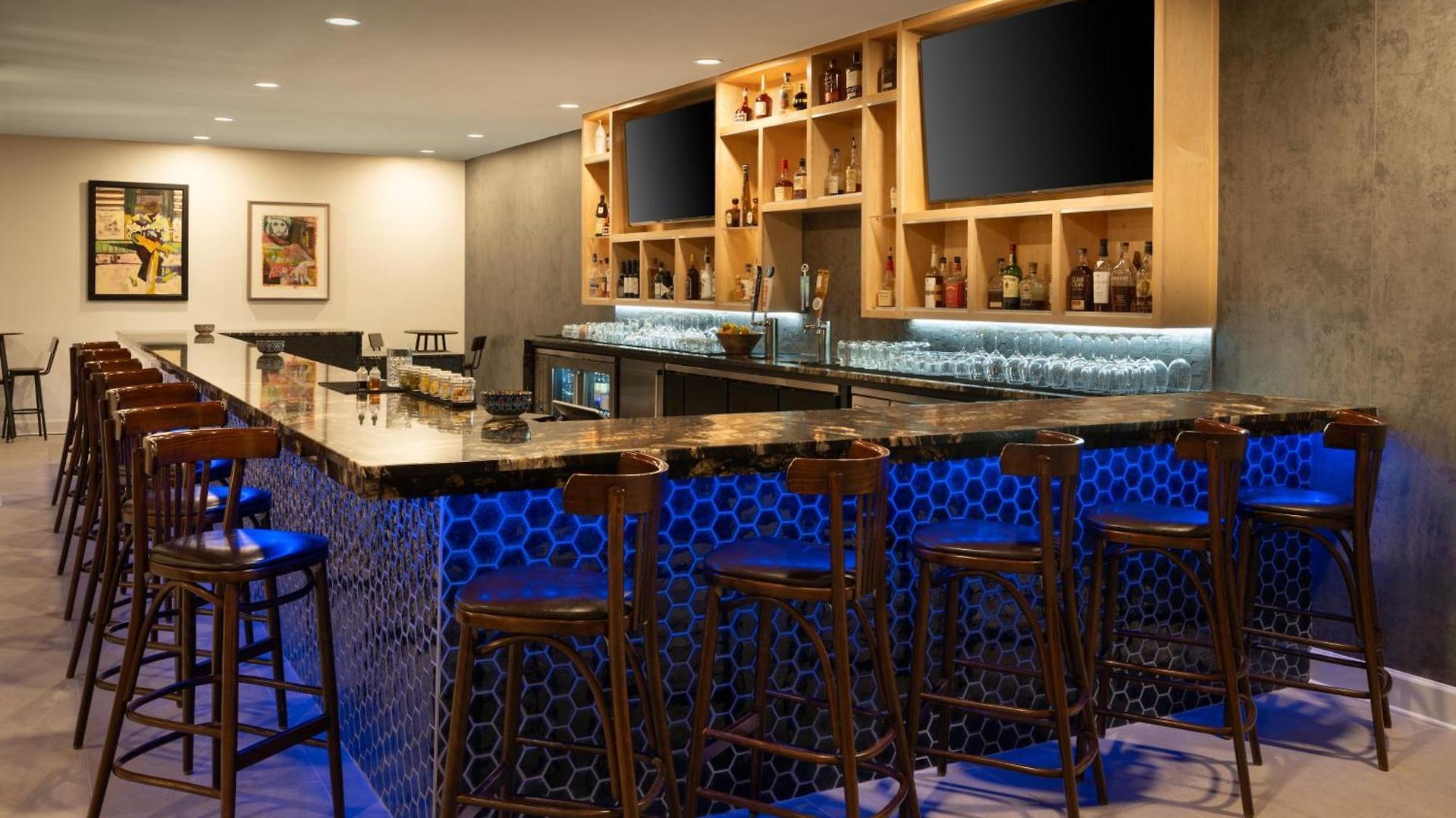 Hotel Delta By Marriott Airport 3*