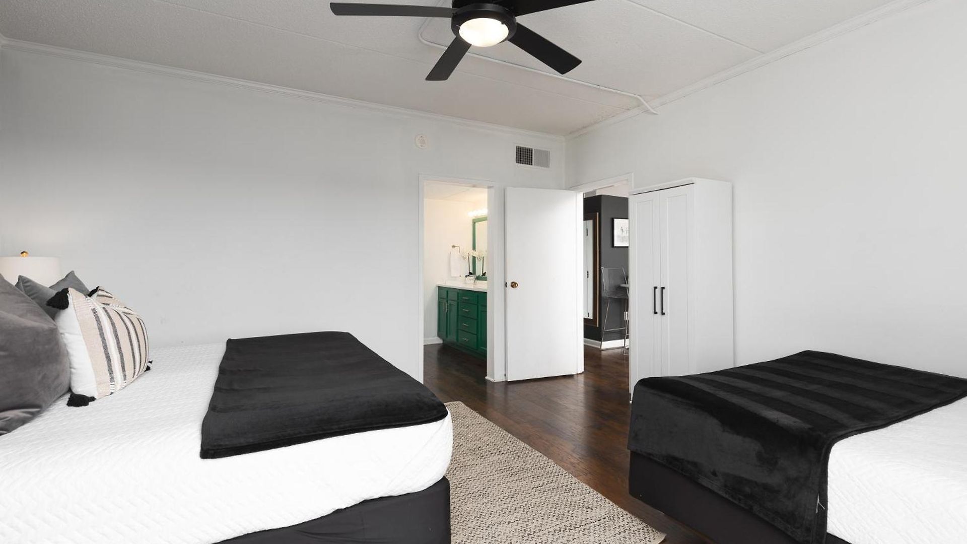 To The Stars On Music Row With Pool And Free Parking Holiday home Nashville