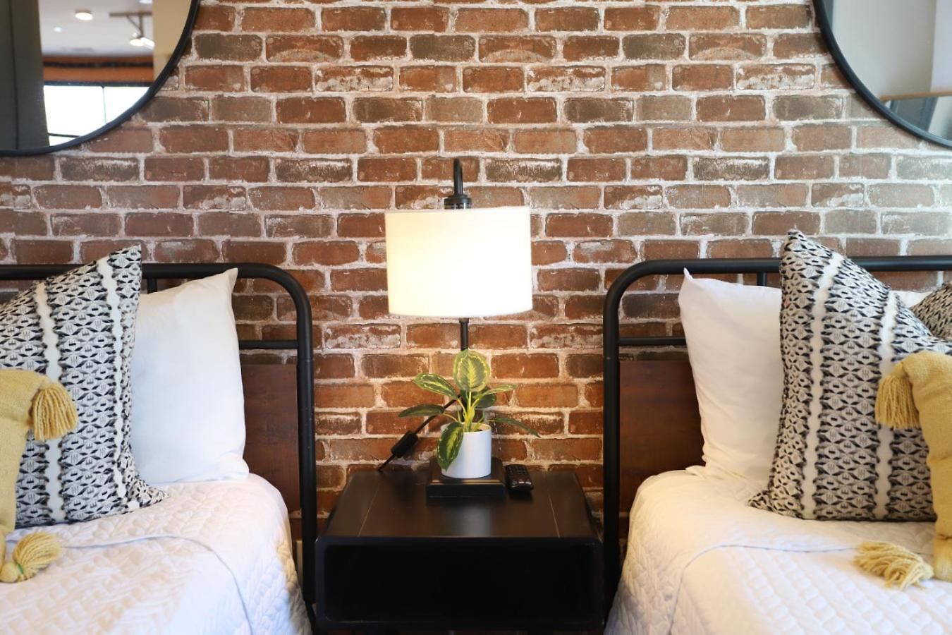 The Muse - Modern 2br With Private Balcony And Rooftop Access * Nashville