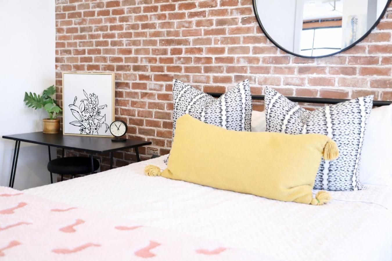 The Muse - Modern 2br With Private Balcony And Rooftop Access *