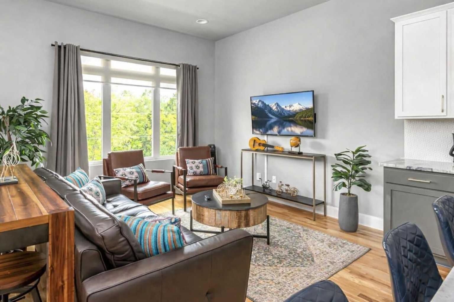 Spacious Sleeps 12 Rooftop Lounge Holiday home Nashville