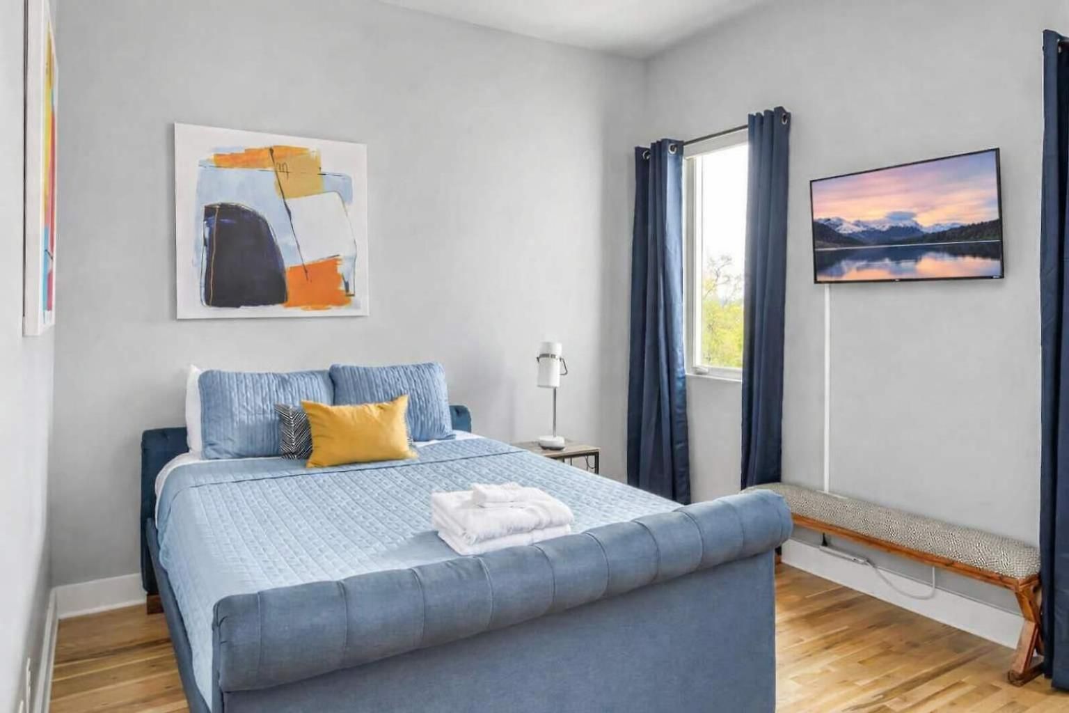 Spacious Sleeps 12 Rooftop Lounge Holiday home Nashville