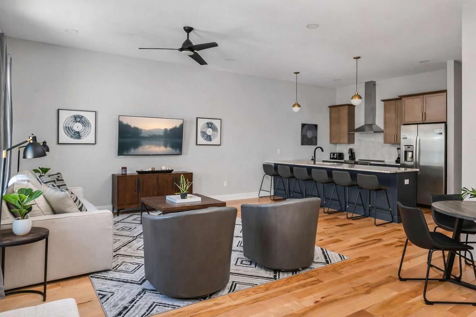 Spacious Nash For 12 Guests With Rooftop Views And Hot Tub *