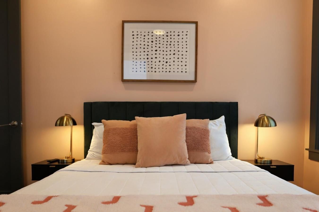 The Muse - Modern 2br With Private Balcony And Rooftop Access *