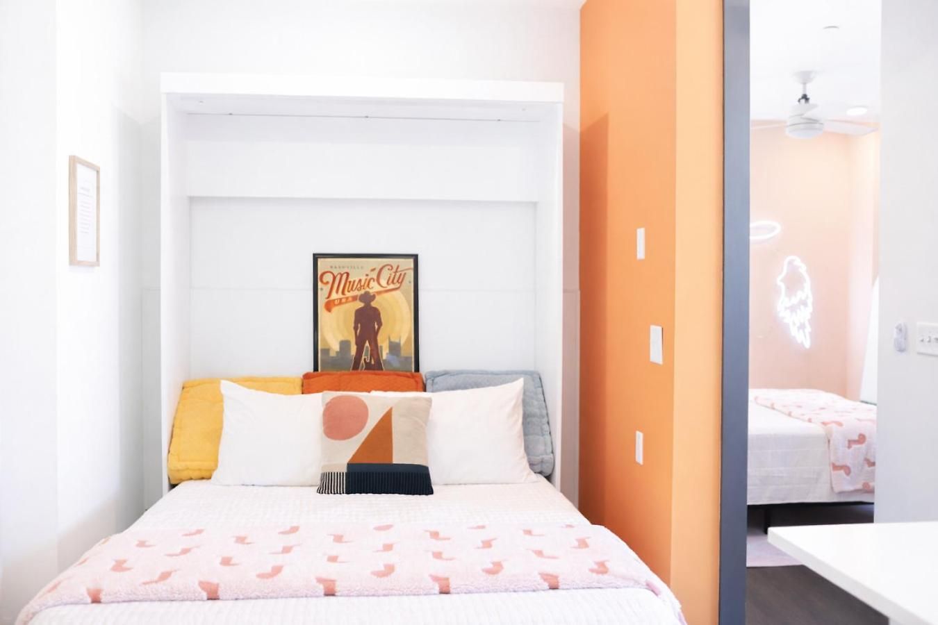 The Muse - Modern 2br With Private Balcony And Rooftop Access Apartment