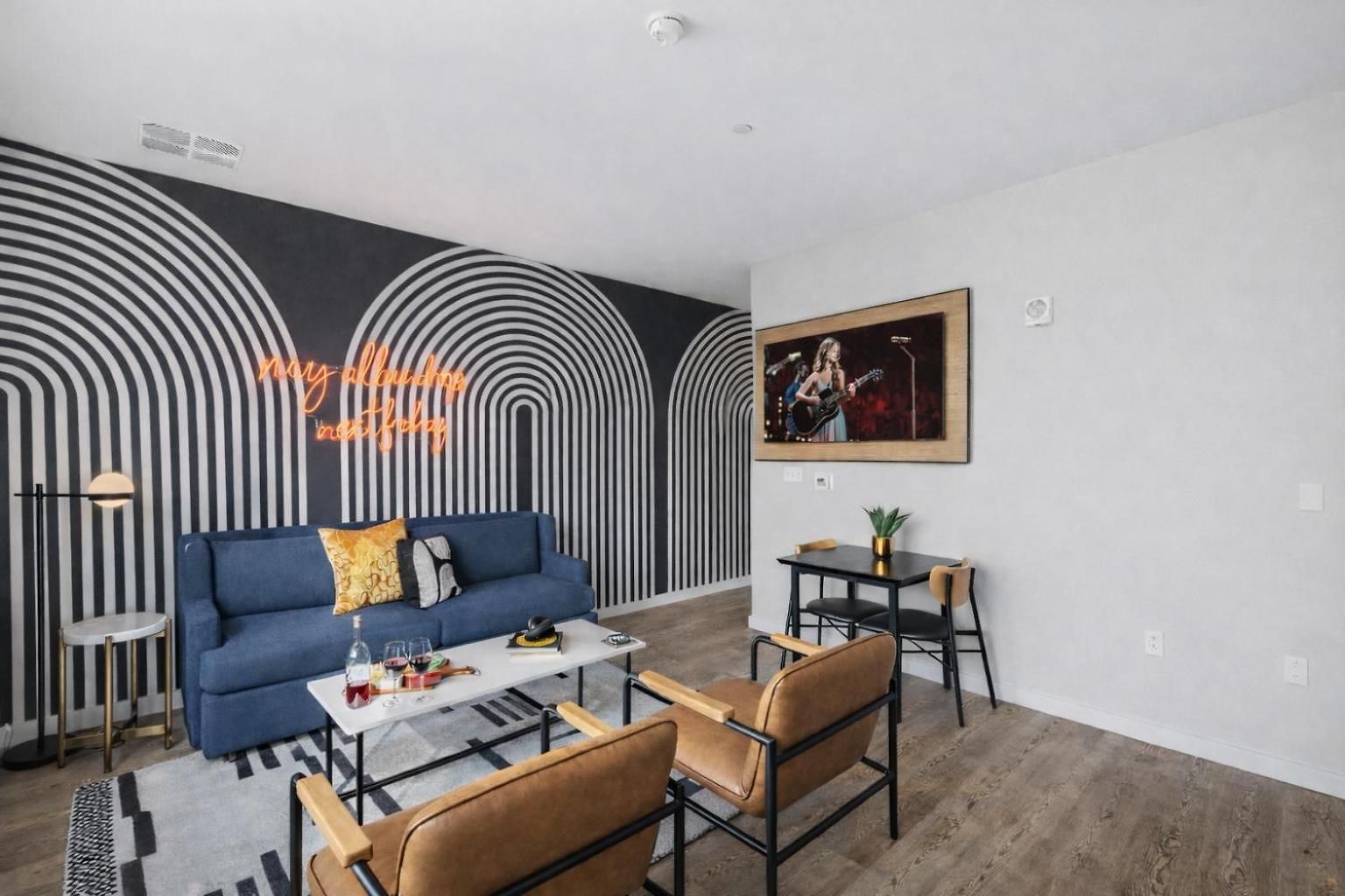 Vinyl - Rooftop Pool - Gym - On Music Row Holiday home Nashville
