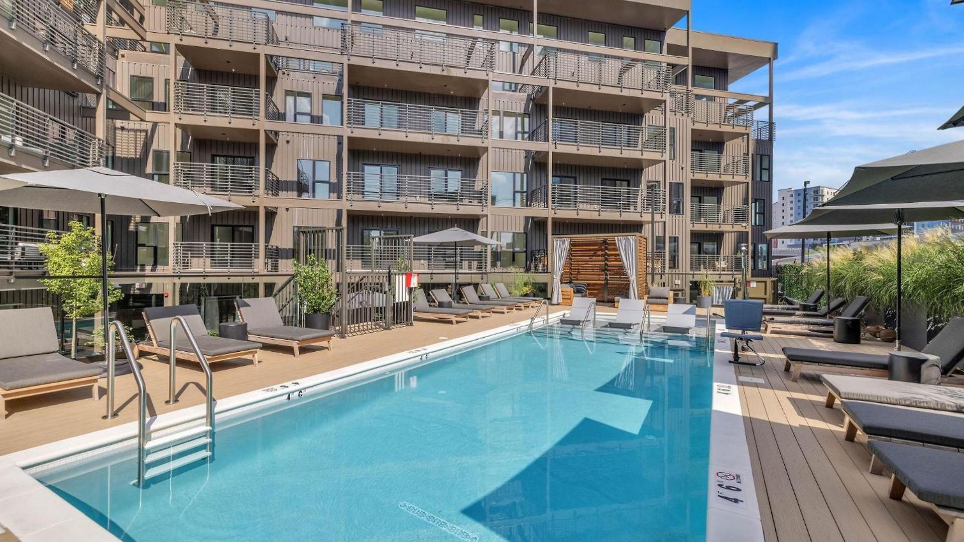 Holiday home Hyve-anthem-private Balconies-walk To Broadway *
