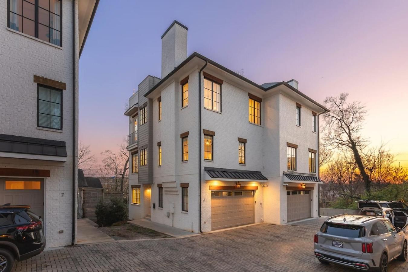 Townhome With Rooftop Garage Pool Table By Belmont And Vanderbilt Holiday home
